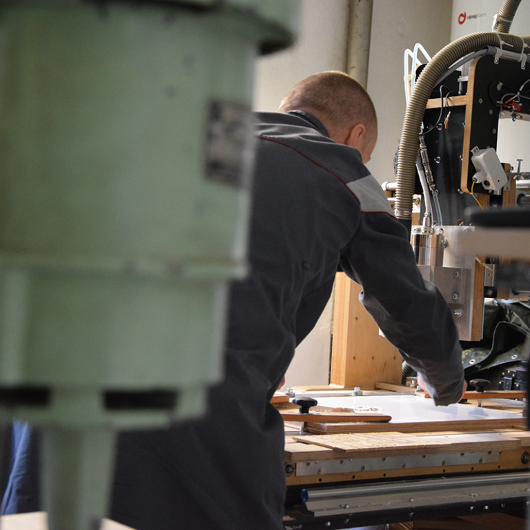 plywood manufacture werkstatt woodworking makingof lukaforkids cut view.png